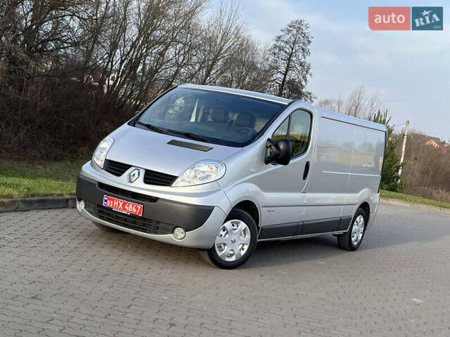 Серый Рено Трафик, объемом двигателя 2 л и пробегом 220 тыс. км за 12950 $, фото 1 на Automoto.ua