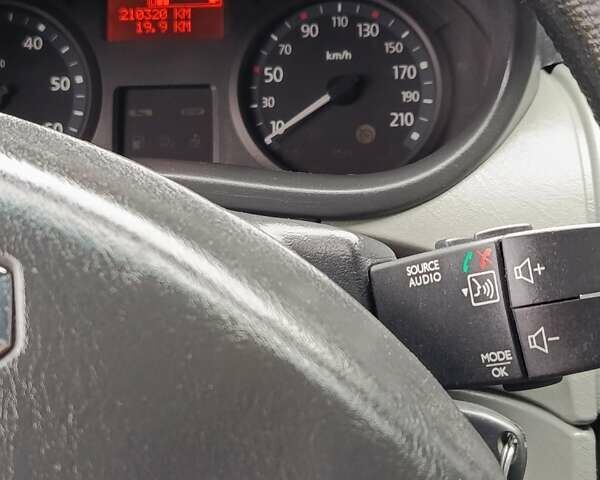 Серый Рено Трафик, объемом двигателя 2 л и пробегом 210 тыс. км за 11500 $, фото 17 на Automoto.ua
