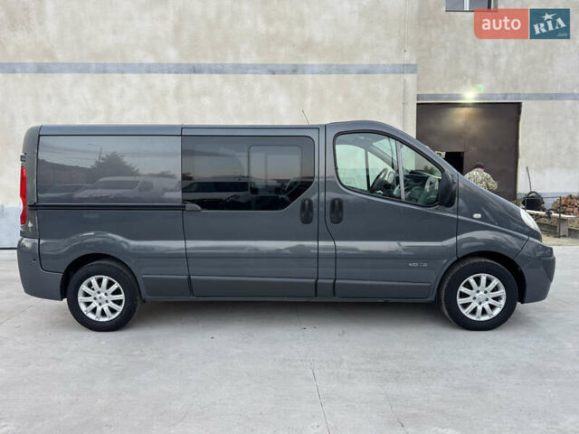 Серый Рено Трафик, объемом двигателя 2 л и пробегом 225 тыс. км за 13900 $, фото 4 на Automoto.ua