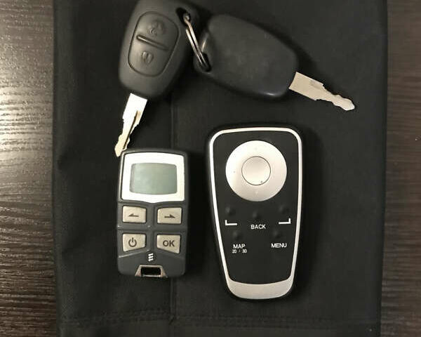 Серый Рено Трафик, объемом двигателя 2 л и пробегом 220 тыс. км за 12950 $, фото 10 на Automoto.ua