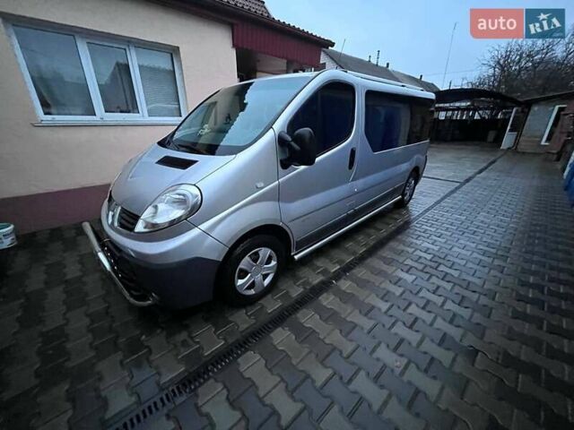 Серый Рено Трафик, объемом двигателя 2 л и пробегом 216 тыс. км за 14500 $, фото 2 на Automoto.ua