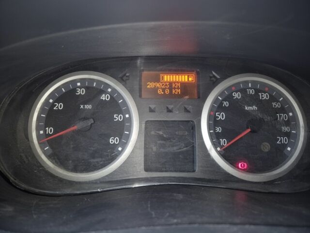 Серый Рено Трафик, объемом двигателя 2 л и пробегом 290 тыс. км за 7200 $, фото 4 на Automoto.ua