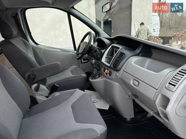 Серый Рено Трафик, объемом двигателя 2 л и пробегом 225 тыс. км за 13900 $, фото 15 на Automoto.ua