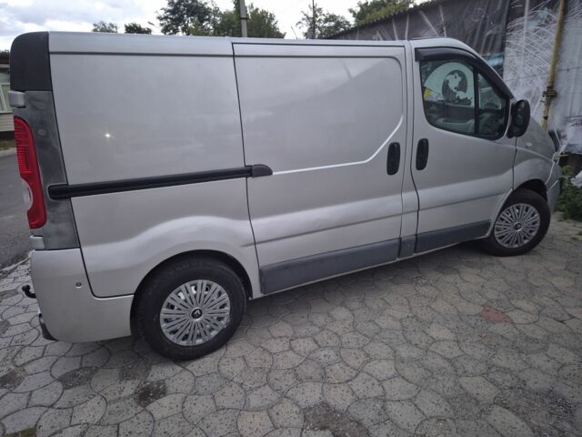 Серый Рено Трафик, объемом двигателя 2 л и пробегом 290 тыс. км за 7200 $, фото 3 на Automoto.ua