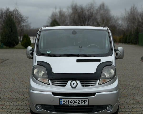 Сірий Рено Трафік, об'ємом двигуна 2 л та пробігом 295 тис. км за 14700 $, фото 1 на Automoto.ua