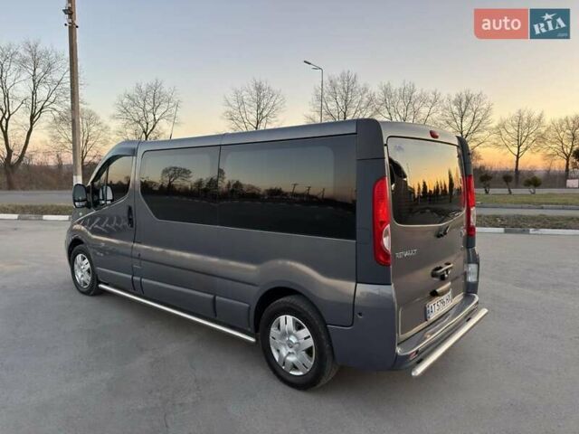 Серый Рено Трафик, объемом двигателя 2 л и пробегом 274 тыс. км за 15150 $, фото 2 на Automoto.ua