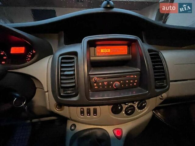 Серый Рено Трафик, объемом двигателя 2 л и пробегом 216 тыс. км за 14500 $, фото 22 на Automoto.ua