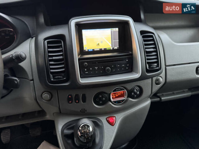 Серый Рено Трафик, объемом двигателя 2 л и пробегом 225 тыс. км за 13900 $, фото 20 на Automoto.ua