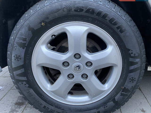 Серый Рено Трафик, объемом двигателя 2 л и пробегом 255 тыс. км за 13299 $, фото 27 на Automoto.ua