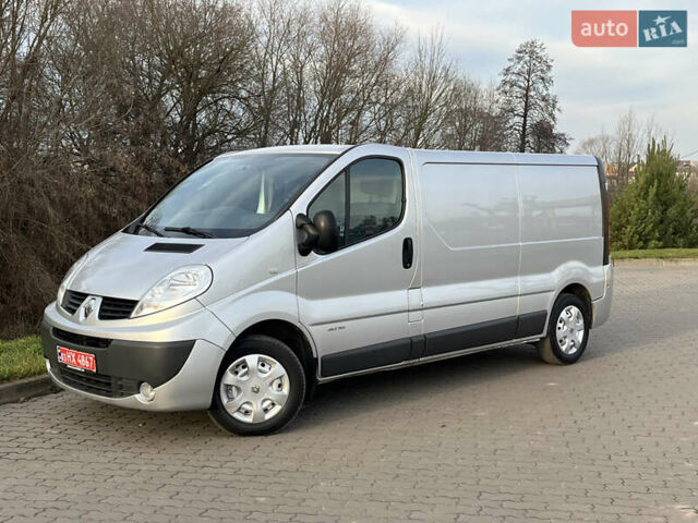 Серый Рено Трафик, объемом двигателя 2 л и пробегом 220 тыс. км за 12950 $, фото 3 на Automoto.ua
