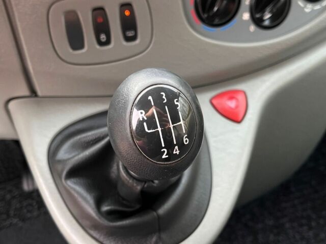 Серый Рено Трафик, объемом двигателя 2 л и пробегом 200 тыс. км за 8200 $, фото 15 на Automoto.ua