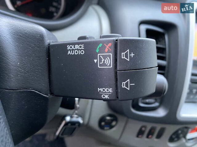 Серый Рено Трафик, объемом двигателя 2 л и пробегом 255 тыс. км за 13299 $, фото 9 на Automoto.ua