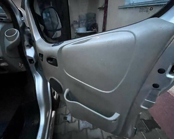 Серый Рено Трафик, объемом двигателя 2 л и пробегом 216 тыс. км за 14500 $, фото 18 на Automoto.ua