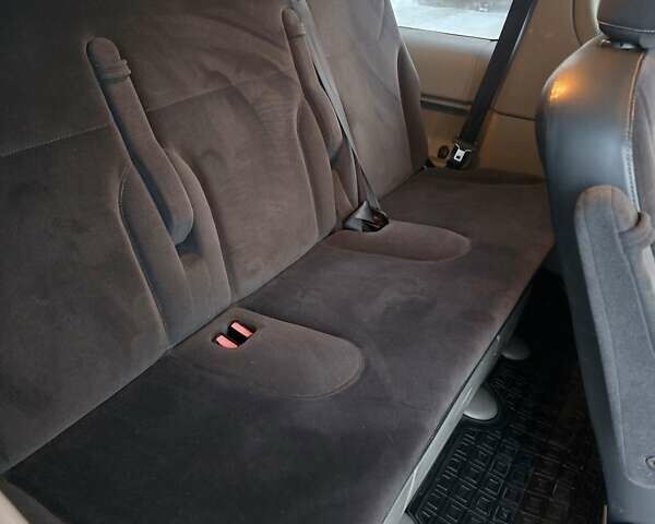 Серый Рено Трафик, объемом двигателя 2 л и пробегом 338 тыс. км за 15500 $, фото 13 на Automoto.ua