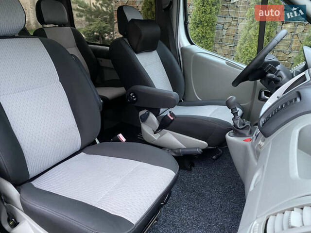 Серый Рено Трафик, объемом двигателя 2 л и пробегом 255 тыс. км за 13299 $, фото 12 на Automoto.ua