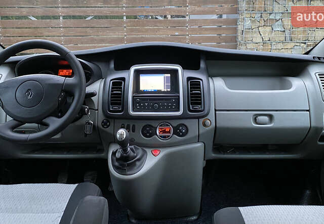 Серый Рено Трафик, объемом двигателя 2 л и пробегом 255 тыс. км за 13299 $, фото 13 на Automoto.ua