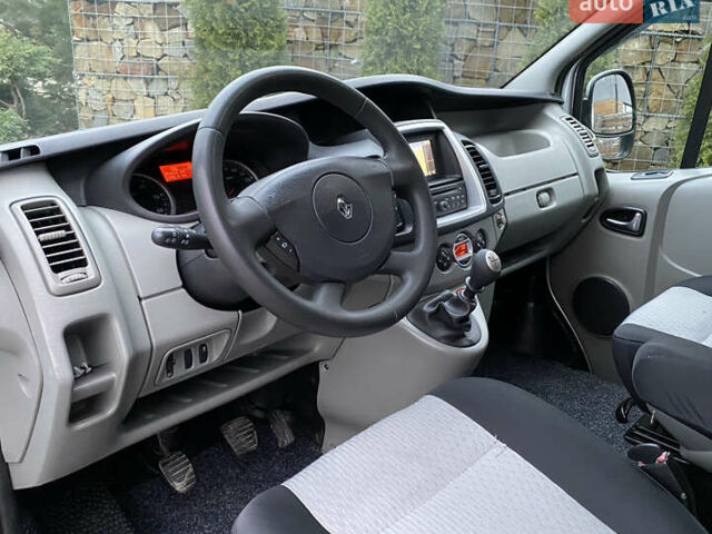 Серый Рено Трафик, объемом двигателя 2 л и пробегом 255 тыс. км за 13299 $, фото 6 на Automoto.ua
