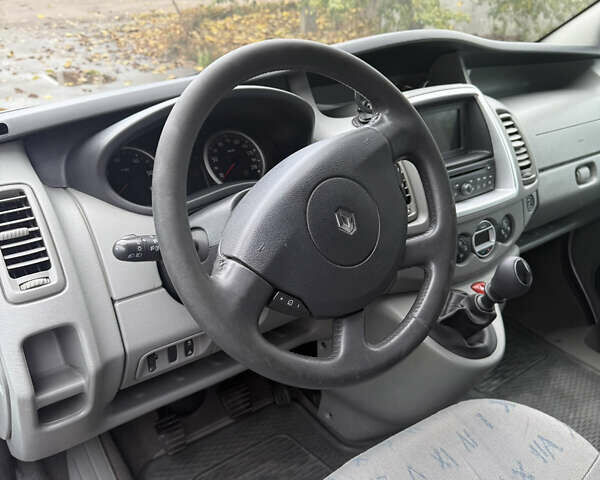 Рено Трафик 2012 в Чернигове на Automoto.ua Серый Рено Трафик, объемом двигателя 2 л и пробегом 227 тыс. км за 16000 $, фото 1 на Automoto.ua