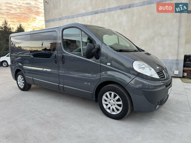 Серый Рено Трафик, объемом двигателя 2 л и пробегом 225 тыс. км за 13900 $, фото 3 на Automoto.ua