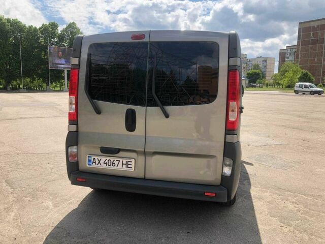 Серый Рено Трафик, объемом двигателя 2 л и пробегом 240 тыс. км за 12000 $, фото 14 на Automoto.ua