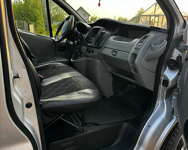 Сірий Рено Трафік, об'ємом двигуна 2 л та пробігом 383 тис. км за 12500 $, фото 6 на Automoto.ua