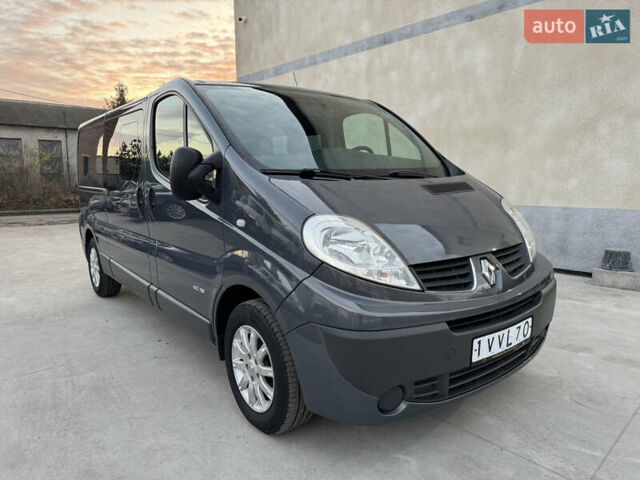 Серый Рено Трафик, объемом двигателя 2 л и пробегом 225 тыс. км за 13900 $, фото 2 на Automoto.ua