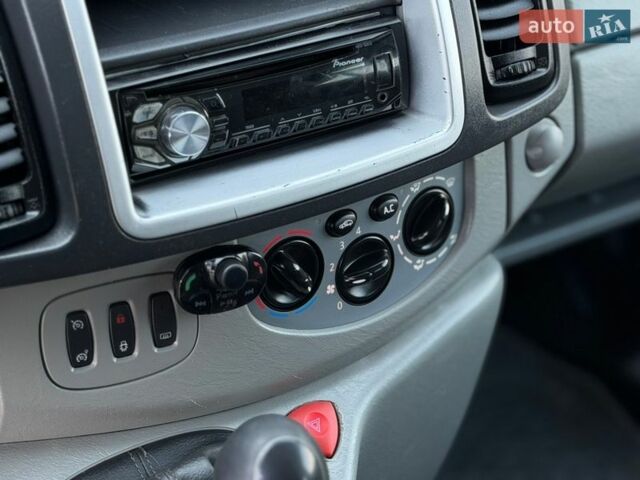 Сірий Рено Трафік, об'ємом двигуна 2 л та пробігом 253 тис. км за 13700 $, фото 61 на Automoto.ua