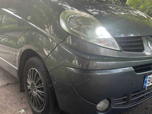 Серый Рено Трафик, объемом двигателя 2 л и пробегом 265 тыс. км за 15300 $, фото 2 на Automoto.ua