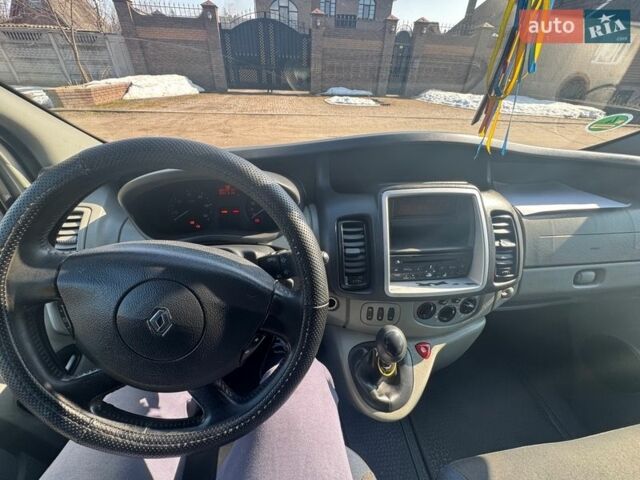 Сірий Рено Трафік, об'ємом двигуна 2 л та пробігом 265 тис. км за 11700 $, фото 1 на Automoto.ua