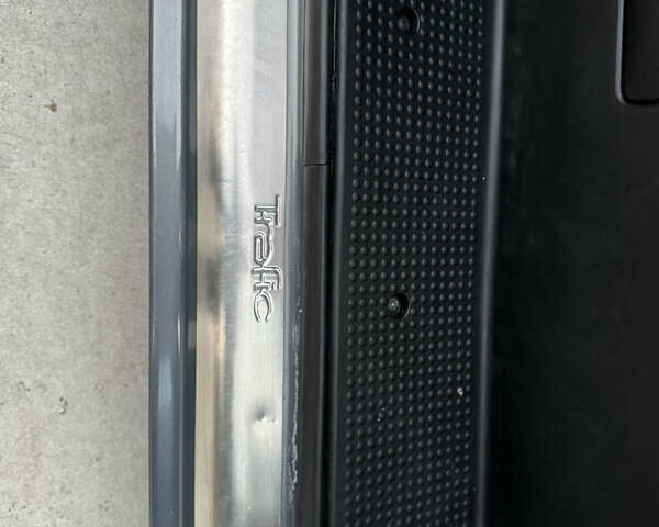 Серый Рено Трафик, объемом двигателя 2 л и пробегом 225 тыс. км за 13900 $, фото 24 на Automoto.ua