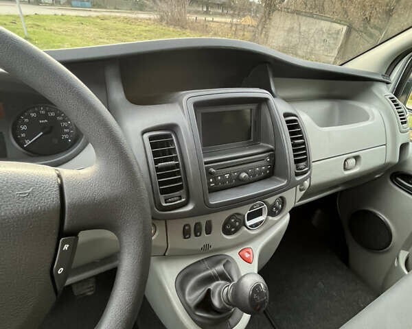 Серый Рено Трафик, объемом двигателя 2 л и пробегом 220 тыс. км за 12950 $, фото 40 на Automoto.ua