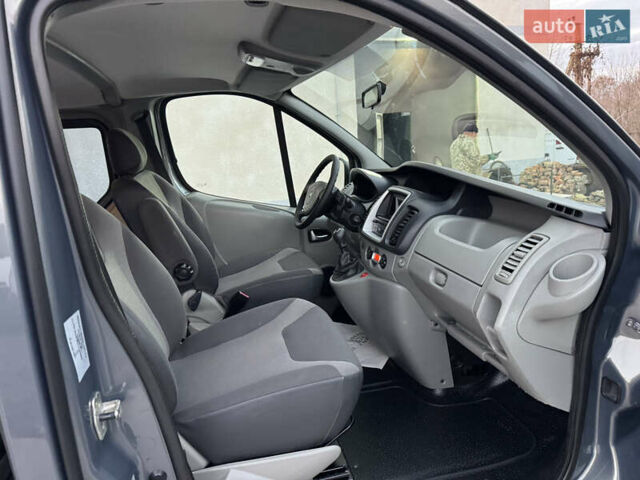 Серый Рено Трафик, объемом двигателя 2 л и пробегом 225 тыс. км за 13900 $, фото 14 на Automoto.ua