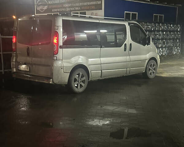 Сірий Рено Трафік, об'ємом двигуна 2 л та пробігом 380 тис. км за 14399 $, фото 8 на Automoto.ua