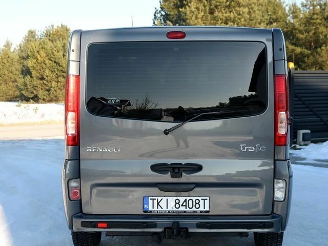 Серый Рено Трафик, объемом двигателя 2 л и пробегом 234 тыс. км за 8300 $, фото 4 на Automoto.ua