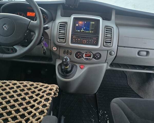 Серый Рено Трафик, объемом двигателя 2 л и пробегом 338 тыс. км за 15500 $, фото 16 на Automoto.ua
