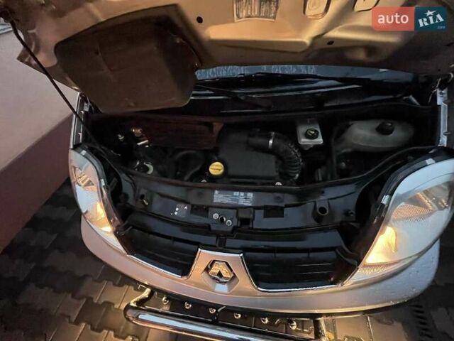 Серый Рено Трафик, объемом двигателя 2 л и пробегом 216 тыс. км за 14500 $, фото 29 на Automoto.ua