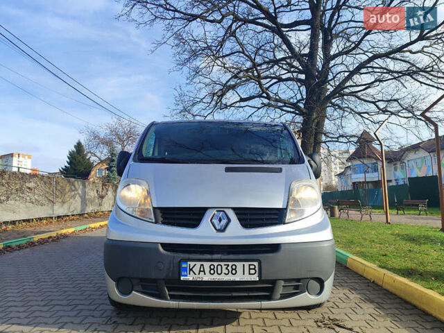 Серый Рено Трафик, объемом двигателя 2 л и пробегом 340 тыс. км за 11699 $, фото 3 на Automoto.ua
