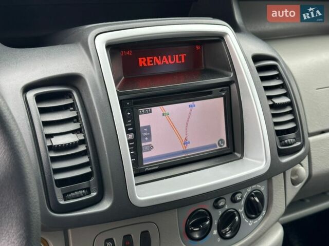 Серый Рено Трафик, объемом двигателя 2 л и пробегом 283 тыс. км за 14800 $, фото 38 на Automoto.ua