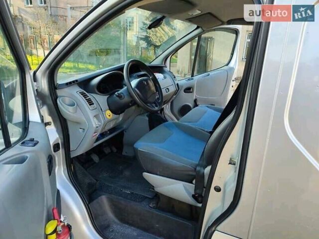 Сірий Рено Трафік, об'ємом двигуна 2 л та пробігом 213 тис. км за 9800 $, фото 2 на Automoto.ua