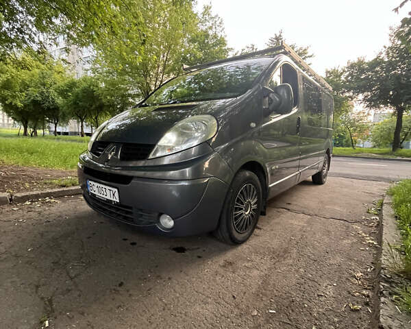 Серый Рено Трафик, объемом двигателя 2 л и пробегом 270 тыс. км за 15500 $, фото 4 на Automoto.ua