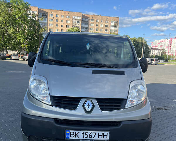 Сірий Рено Трафік, об'ємом двигуна 2 л та пробігом 220 тис. км за 12999 $, фото 1 на Automoto.ua