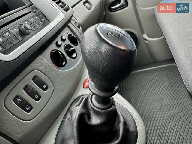 Рено Трафик 2013 в Полтаве на Automoto.ua Серый Рено Трафик, объемом двигателя 2 л и пробегом 138 тыс. км за 17750 $, фото 26 на Automoto.ua