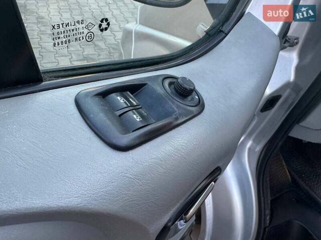 Серый Рено Трафик, объемом двигателя 2 л и пробегом 226 тыс. км за 13999 $, фото 38 на Automoto.ua