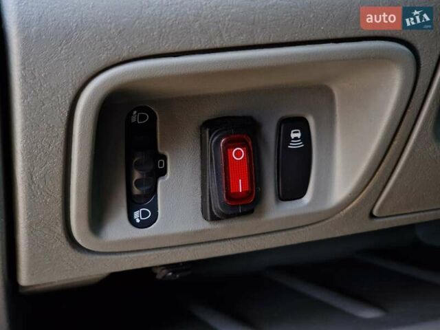 Серый Рено Трафик, объемом двигателя 2 л и пробегом 235 тыс. км за 16490 $, фото 57 на Automoto.ua