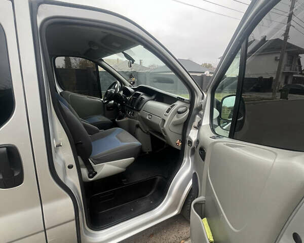 Серый Рено Трафик, объемом двигателя 2 л и пробегом 272 тыс. км за 16500 $, фото 8 на Automoto.ua