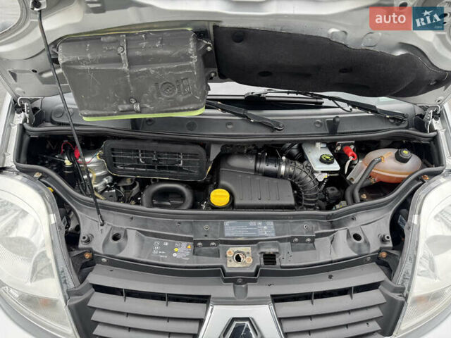 Рено Трафик 2013 в Полтаве на Automoto.ua Серый Рено Трафик, объемом двигателя 2 л и пробегом 138 тыс. км за 17750 $, фото 55 на Automoto.ua