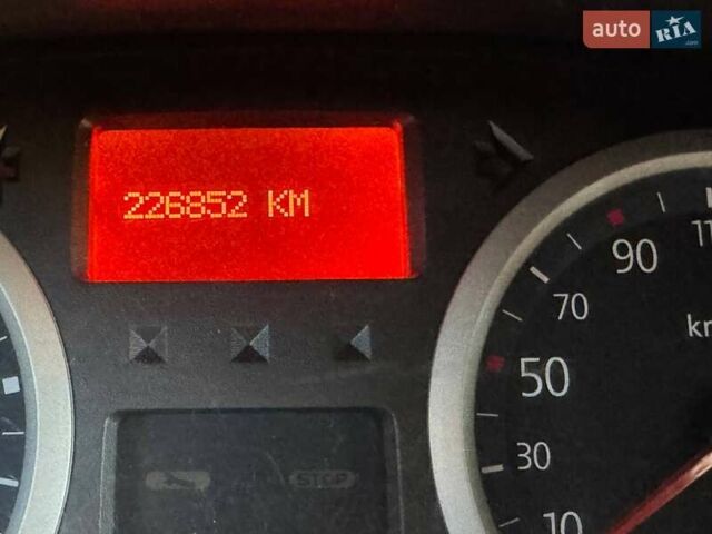 Сірий Рено Трафік, об'ємом двигуна 2 л та пробігом 226 тис. км за 14200 $, фото 36 на Automoto.ua