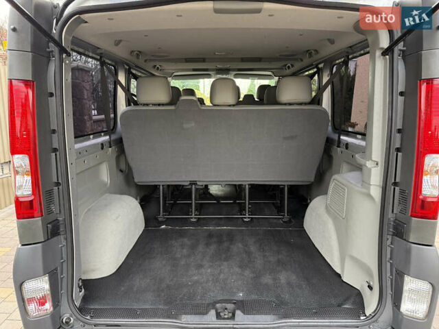 Серый Рено Трафик, объемом двигателя 2 л и пробегом 221 тыс. км за 15071 $, фото 54 на Automoto.ua