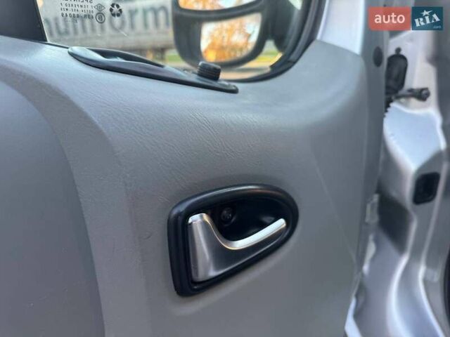 Сірий Рено Трафік, об'ємом двигуна 2 л та пробігом 226 тис. км за 14200 $, фото 38 на Automoto.ua