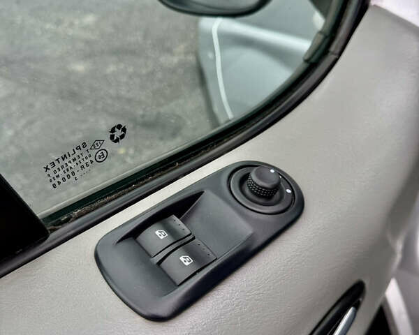 Рено Трафик 2013 в Полтаве на Automoto.ua Серый Рено Трафик, объемом двигателя 2 л и пробегом 138 тыс. км за 17750 $, фото 33 на Automoto.ua